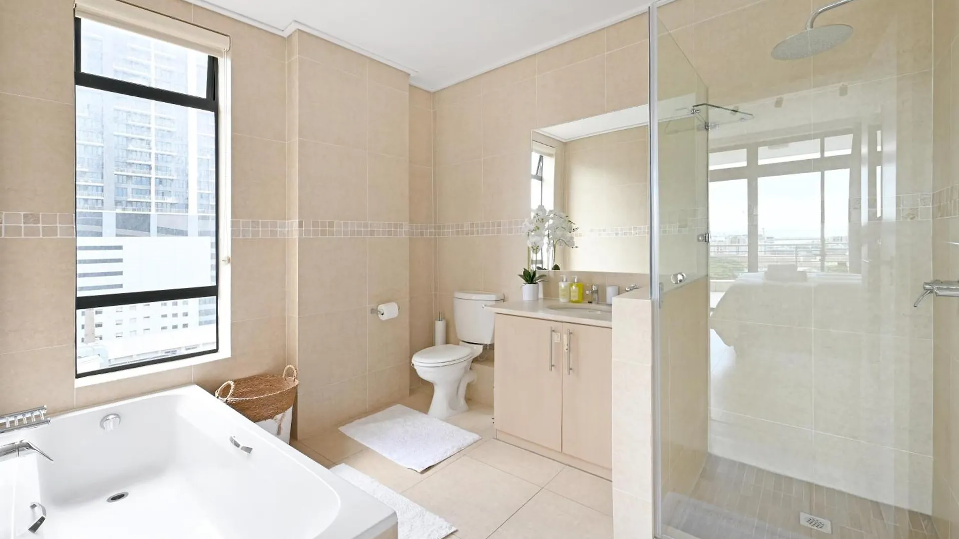 Luxury Apartment In De Waterkant With Amazing Views And Spacious Cape Town