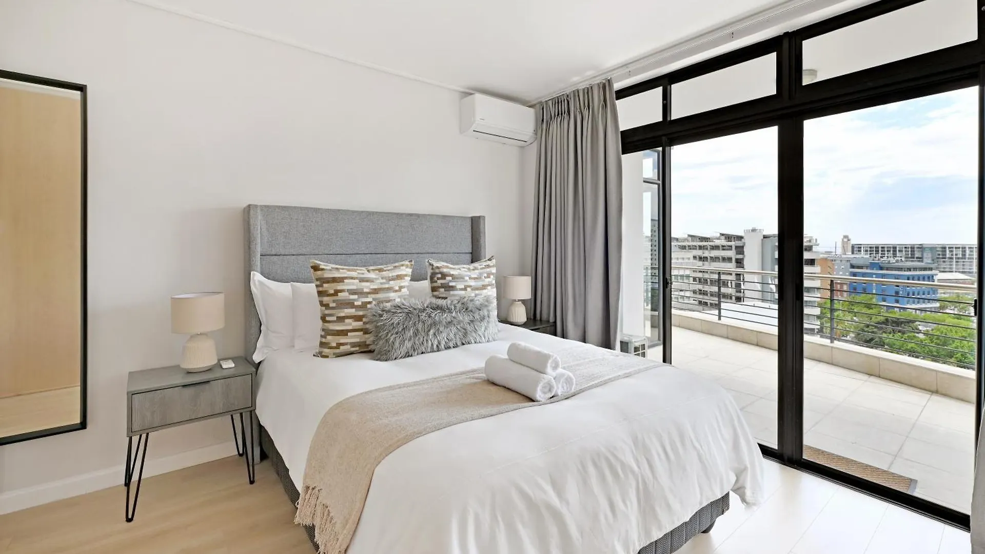 Luxury Apartment In De Waterkant With Amazing Views And Spacious Cape Town
