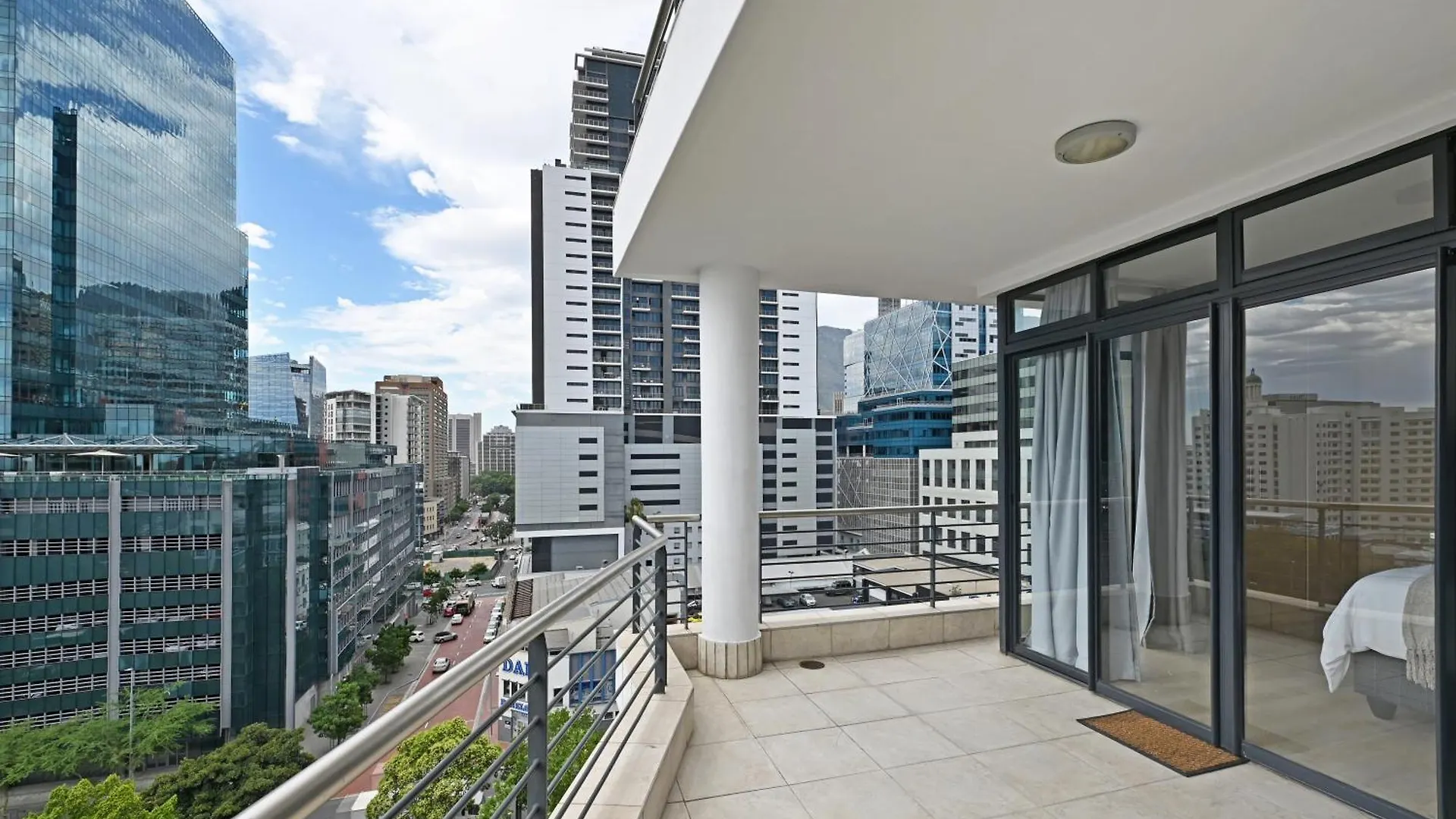 Luxury Apartment In De Waterkant With Amazing Views And Spacious location