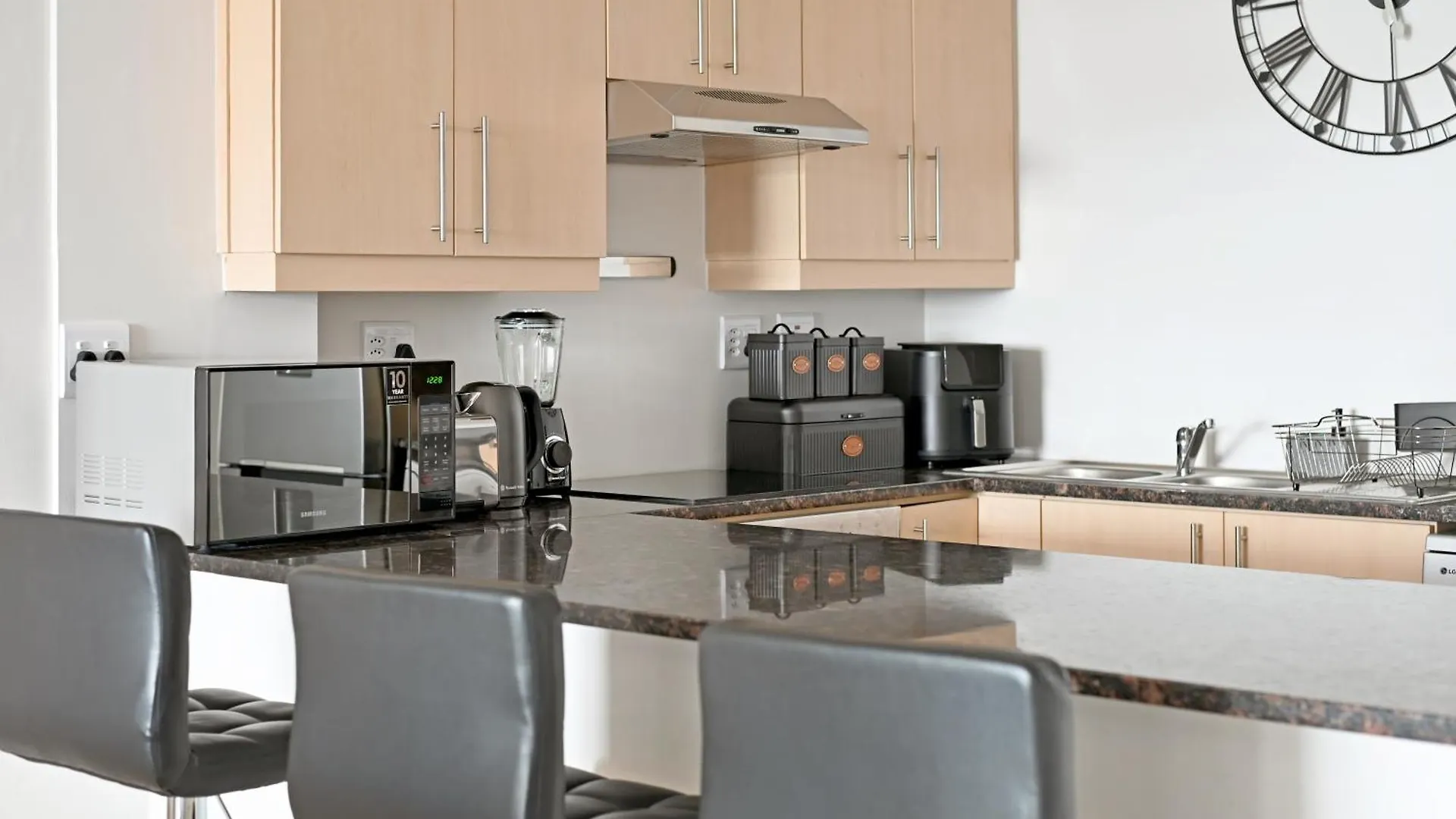 Luxury Apartment In De Waterkant With Amazing Views And Spacious Cape Town