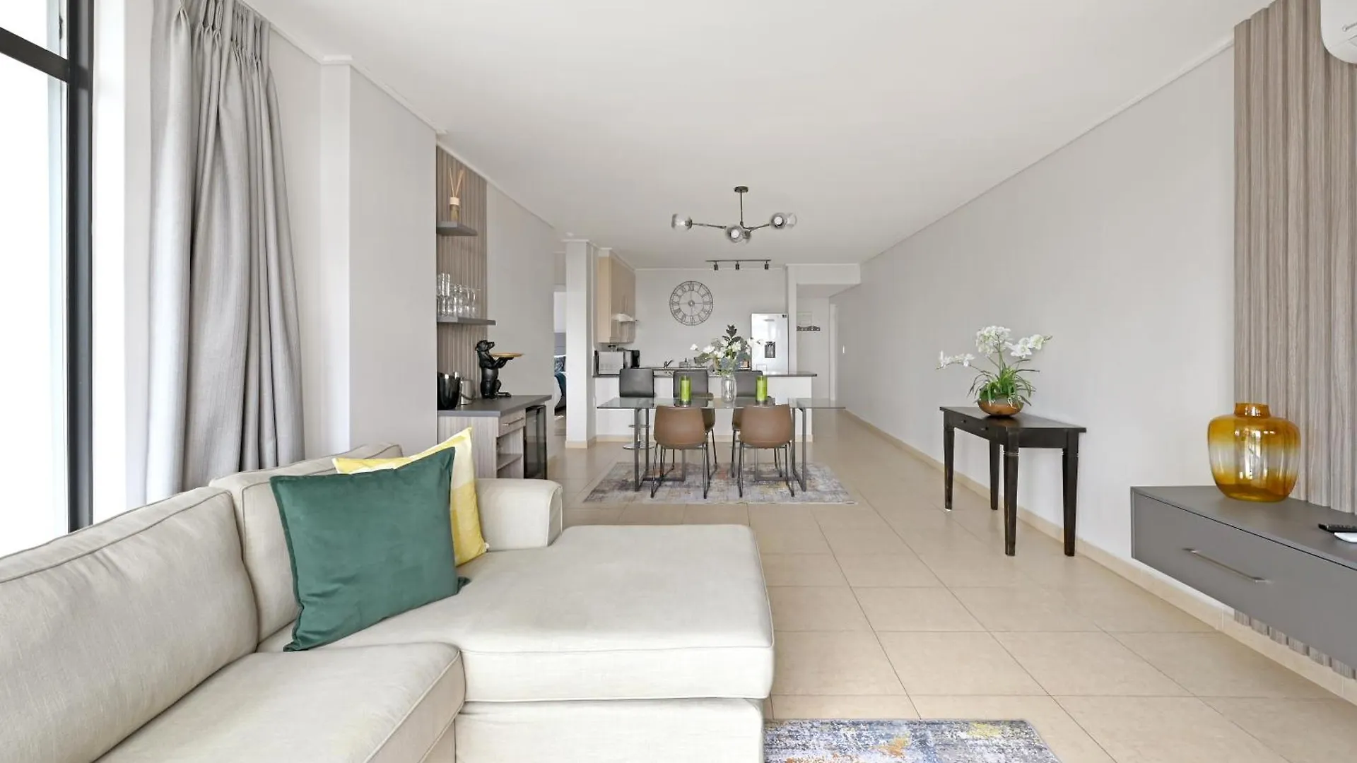 Luxury Apartment In De Waterkant With Amazing Views And Spacious Cape Town