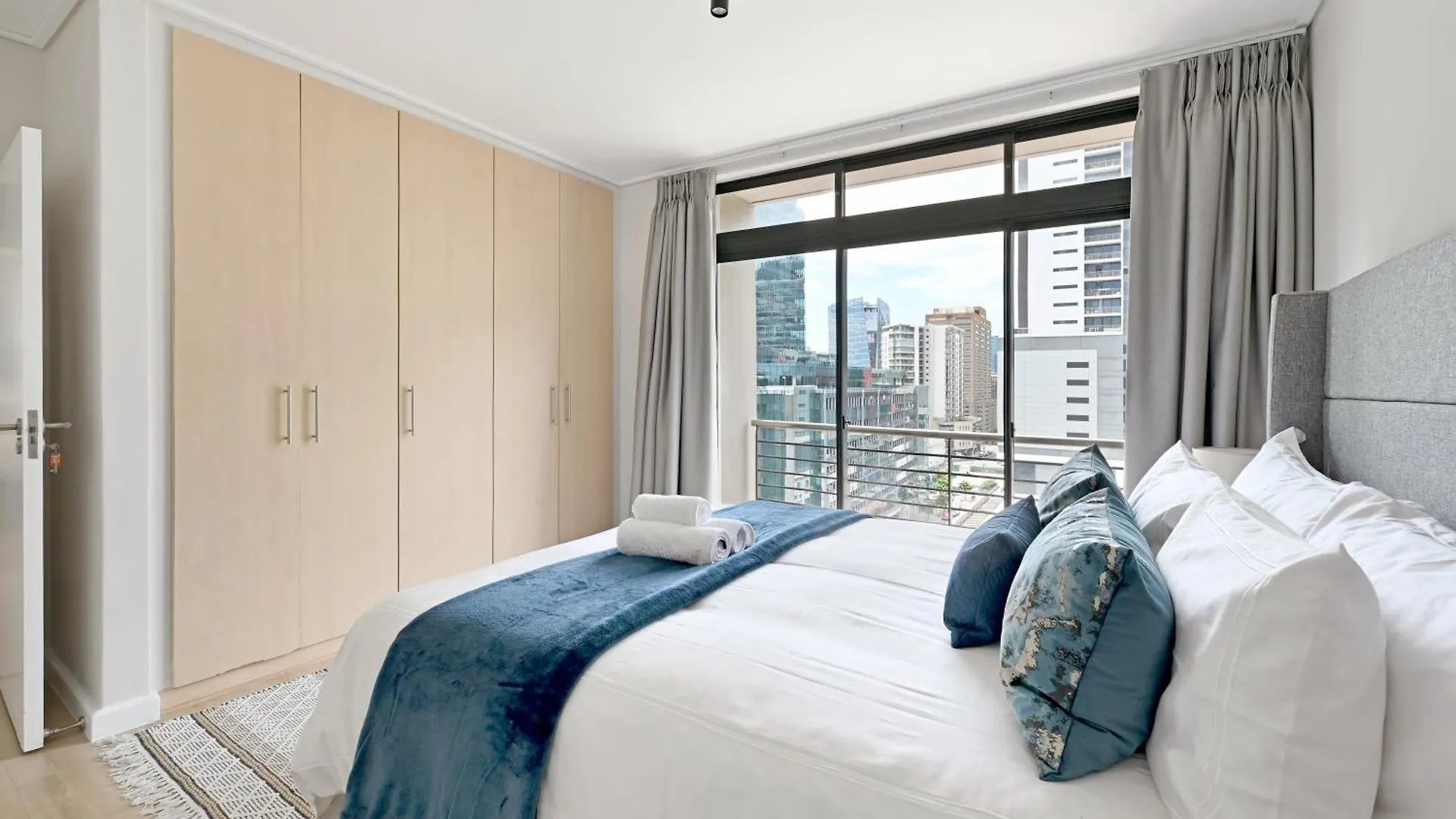 Luxury Apartment In De Waterkant With Amazing Views And Spacious Cape Town